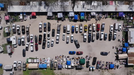 Top-down-aerial-footage-of-cars-in-a-flea-market-parking-lot-in-Houston,-Texas