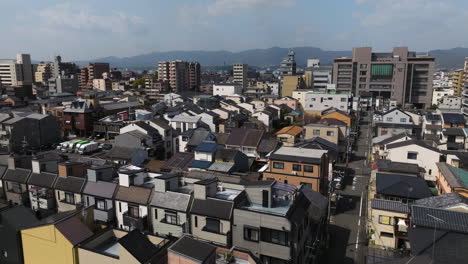Luftaufnahme-Von-Wohnhäusern-Und-Straßen-Von-Kyoto,-Japan