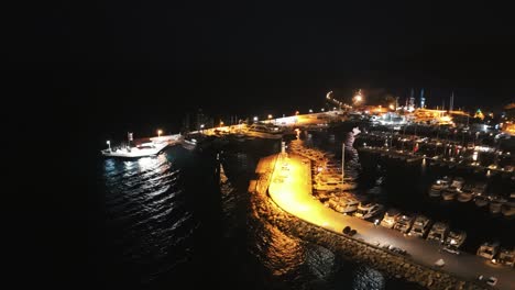 Estacionamiento-De-Yates-Y-Barcos-En-El-Mar-Mediterráneo-En-La-Ciudad-Turística-De-Kemer-Turquía