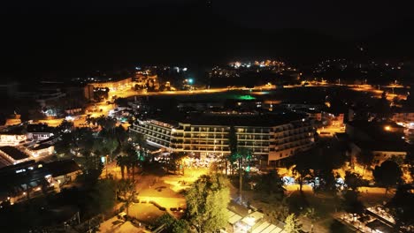 Drohnenansicht-Der-Stadt-Kemer-In-Antalya,-Ferienort-An-Der-Türkischen-Mittelmeerküste