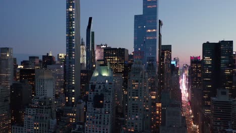 Aerial-view-of-New-york-city-skyline-evening-time-flying-over-developed-futuristic-city-drone-shot-4k