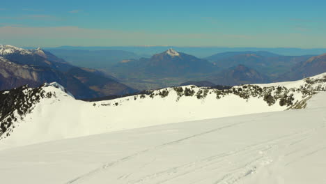 Random-ski-slope-of-Alps-in-France-during-daytime