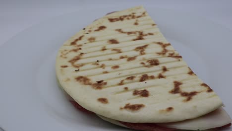 Rebanada-De-Piadina-Romagnola-Italiana