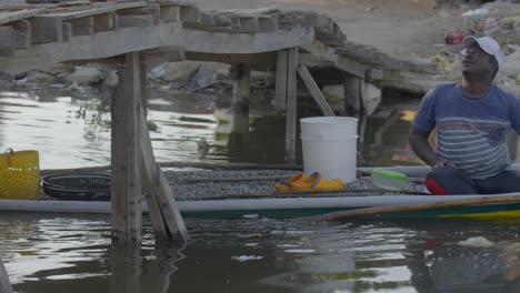 Fishermen-return-home-with-the-canoe-full-of-chipi-chipi-and-they-pass-under-a-bridge