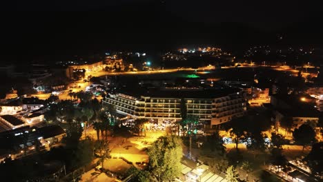 Vista-Por-Drones-De-La-Ciudad-De-Kemer-En-Antalya,-Ciudad-Turística-En-La-Costa-Mediterránea-De-Turquía