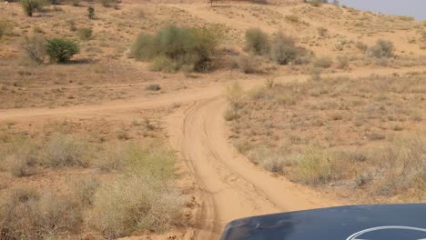 San-Dunes-Safari-Und-Entladen-Mit-Dem-Auto-In-Wüsten-Am-Tag-Aus-Verschiedenen-Blickwinkeln-Video-Ist-Aufgenommen-In-Rajasthan,-Indien