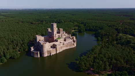 Castle-Stobnica-Poland-Wielkopolska,-nature