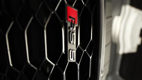 Audi-RS5-Coupe-Logo-And-Grille