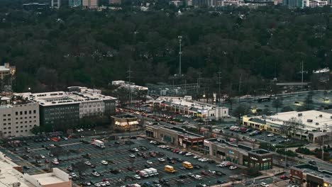 Aerial-View-Of-Vehicles-And-Streets-In-Atlanta,-Georgia---Drone-Shot