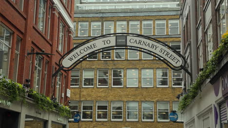 Welcome-to-Carnaby-Street-sign-over-Carnaby-Street-London,-Day