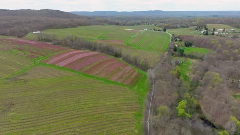 Eine-Farm-In-Connecticut-Im-Frühling,-Wenn-Sich-Die-Farben-Zu-ändern-Beginnen