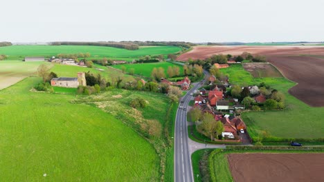 Imágenes-Aéreas-De-Drones-De-Un-Pequeño-Pueblo-De-Lincolnshire-Llamado-Burwell-En-El-Reino-Unido