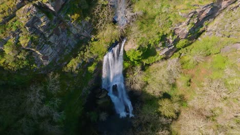 Above-View-Of-Vilagocende-Waterfall-In-The-Scenic-Fonsagrada-In-Lugo-Province,-Spain
