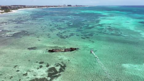 Shipwreck-At-Noord-In-Oranjestad-Aruba