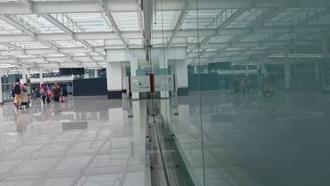 Internationaler-Flughafen-Ahmad-Yani-Von-Semarang.-Raumreflexion