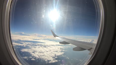 Atemberaubender-Zeitraffer-Aus-Dem-Flugzeugfenster