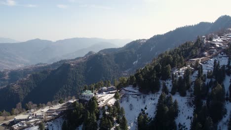 Schneebedeckte-Berggipfel-Im-Ayubia-Nationalpark,-Nathya-Gali,-Pakistan,-Am-Abend