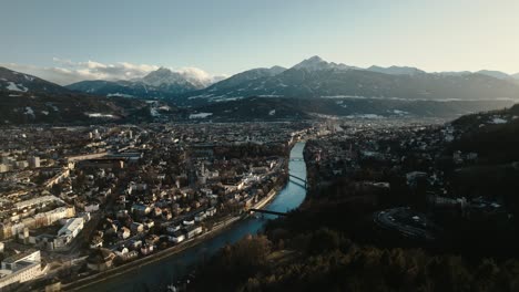 Luftaufnahme-Einer-Drohne-über-Der-Stadt-Innsbruck,-Tirol,-Österreich