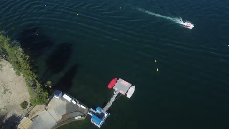 Pier-In-Lake-Arrowhead,-Kalifornien---Luftaufnahme-Einer-Drohne