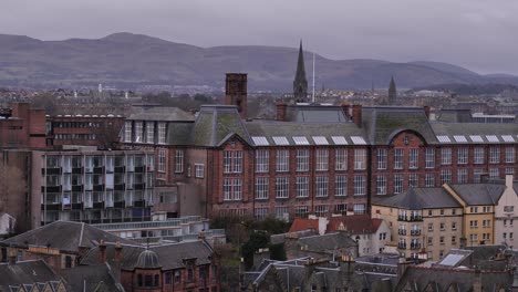 Distant-shot-of-buildings-in-Edinburgh,-Scotland