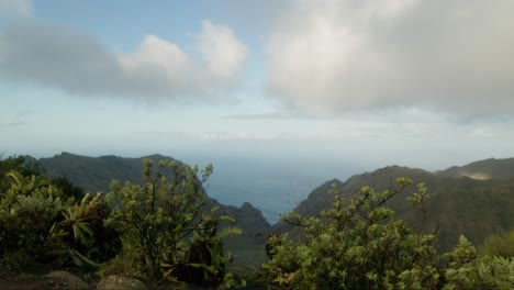 Vegetación-Y-Montañas-Del-Paisaje-Del-Norte-De-Tenerife,-Islas-Canarias-En-Primavera.