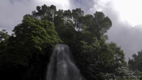 Ribeira-Dos-Caldeirões-Waldwasserfall,-Azoren,-Zeitlupe