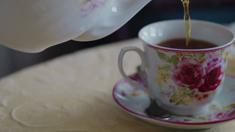 Pink-flower-teacup-is-fulled-with-hot-tea