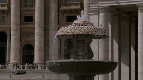 Detail-of-the-fountain-in-St