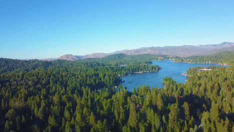 Green-Forest-Trees-Surrounding-Lake-Arrowhead-In-San-Bernardino,-California,-USA