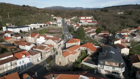 Vista-Aérea-De-La-Iglesia-De-San-Fiz,-Vilar-De-Barrio,-Ourense,-Galicia,-España