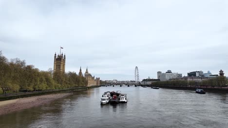 View-From-Lambeth-Bridge-Over-The-River-Thames-In-London,-England---Wide-Shot