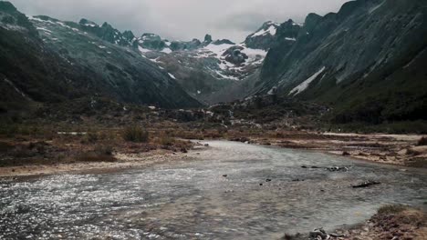Panorama-Of-Rocky-Mountain-Range-With-River-In-The-Foreground-In-Ushuaia,-Tierra-del-Fuego,-Argentina