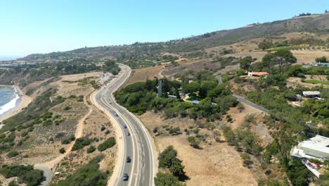 Drohnenvideo-Der-Wayfarers-Chapel-In-Palos-Verdes,-Kalifornien-An-Einem-Strahlend-Sonnigen-Tag