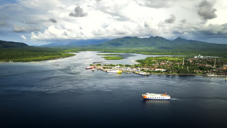Gilimanuk-ferry-port-with-boats-arriving-and-departing,-aerial-hyperlapse-view