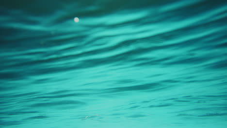 Macro-closeup-of-underwater-ocean-water-texture-with-light-illuminating