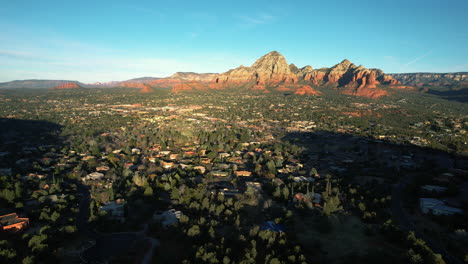 Sedona-Arizona-USA-on-Sunny-Morning,-Drone-Shot-of-Homes-and-Houses-in-Valley-Under-Red-Rock-Cliffs