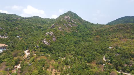 Isla-De-Koh-Tao-En-Tailandia-Con-Una-Densa-Selva.