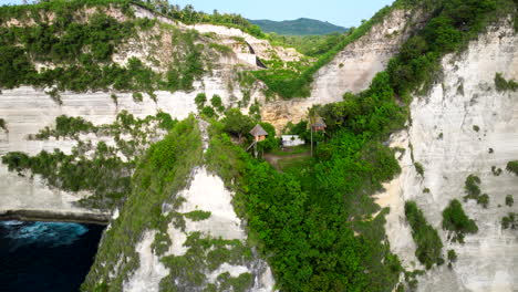 Berühmte-Touristische-Baumhütte-Am-Thousand-Island-Viewpoint,-Nusa-Penida