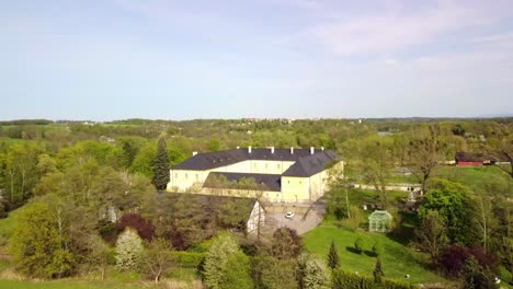Panoramablick-Auf-Schloss-Rychvald-An-Einem-Sonnigen-Tag-In-Der-Nähe-Der-Stadt-Ostrava-In-Der-Tschechischen-Republik