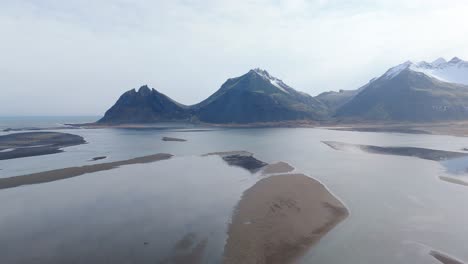 Einspielung,-Island-Reiseziel-Gletscherflüsse-Berglandschaft-Drohnenporträt,-Luftaufnahme