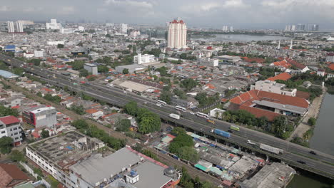 North-Jakarta-During-A-Busy-Lunch-Hour-In-Indonesia