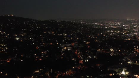 Los-Angeles-Nachtlichter-In-Der-Stadt---Luftaufnahme