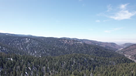 Aerial-view-pull-out-of-the-pine-tree-forests-covering-the-mountains-in-New-Mexico