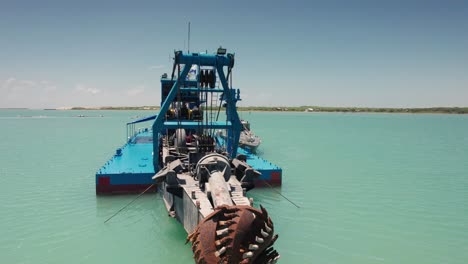 Drone-spinning-around-a-sand-extraction-boat