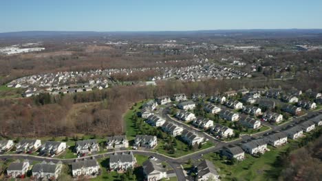4K-Aerial-Drone-footage-of-condominiums-and-Cul-de-sac-residential-housing-in-Middletown-New-York
