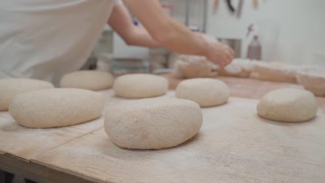 Brotproduktion-In-Der-Bäckerei