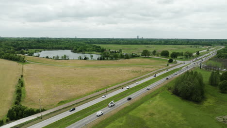 Scenic-Drive-Through-Fields-Near-Trap-Lake-In-Memphis,-Tennessee