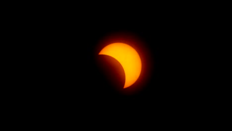 Ampliación-Lenta-De-La-Fase-Parcial-Del-Eclipse-Solar.