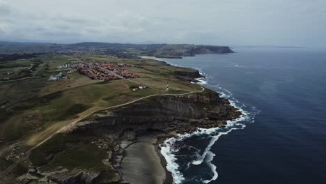 Faro-Del-Pueblo-De-Ajo-Junto-A-Ojerada