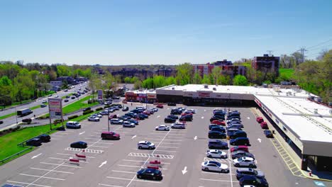 Einzelhandelsgeschäfte-Der-Highridge-Plaza-Aus-Yonkers,-New-York,-Usa